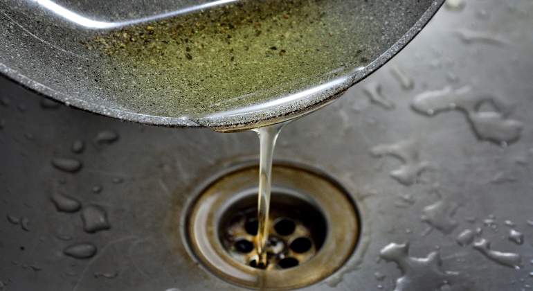 aceite por la fregadera