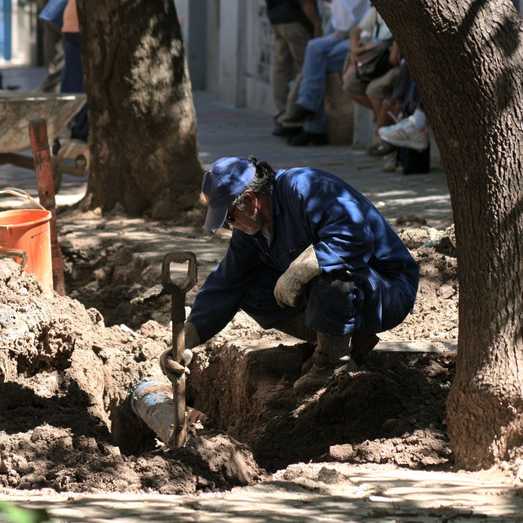 Mantenimiento de tuberías en comunidades de vecinos: cómo prevenir atascos y averías